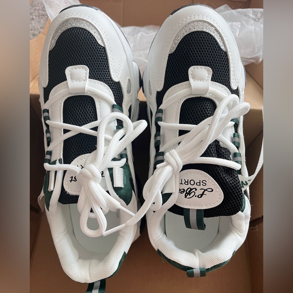 Girl sneakersSize：37（6. 5）Color : white green
